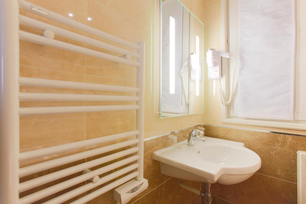Hotel Bellevue Saint-Lazare Paris Bagian luar foto