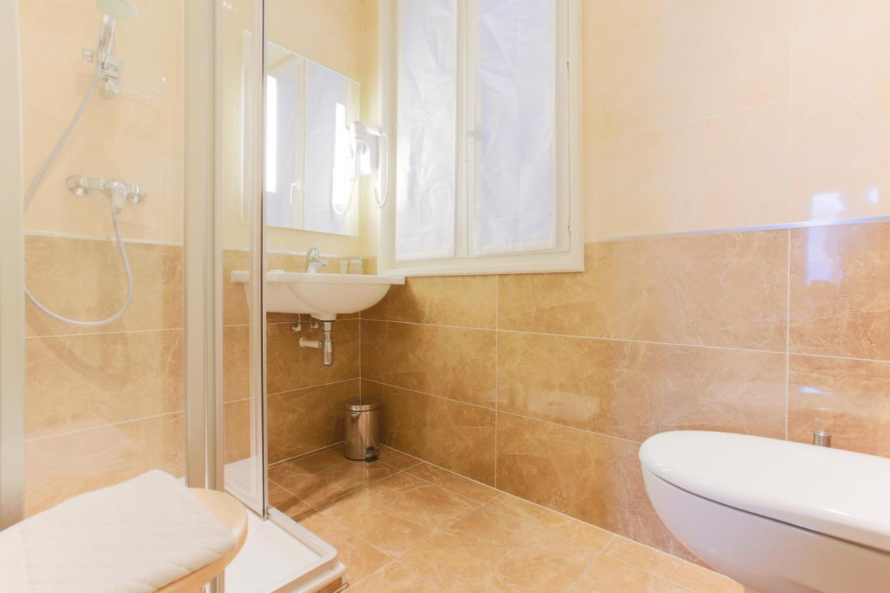 Hotel Bellevue Saint-Lazare Paris Bagian luar foto