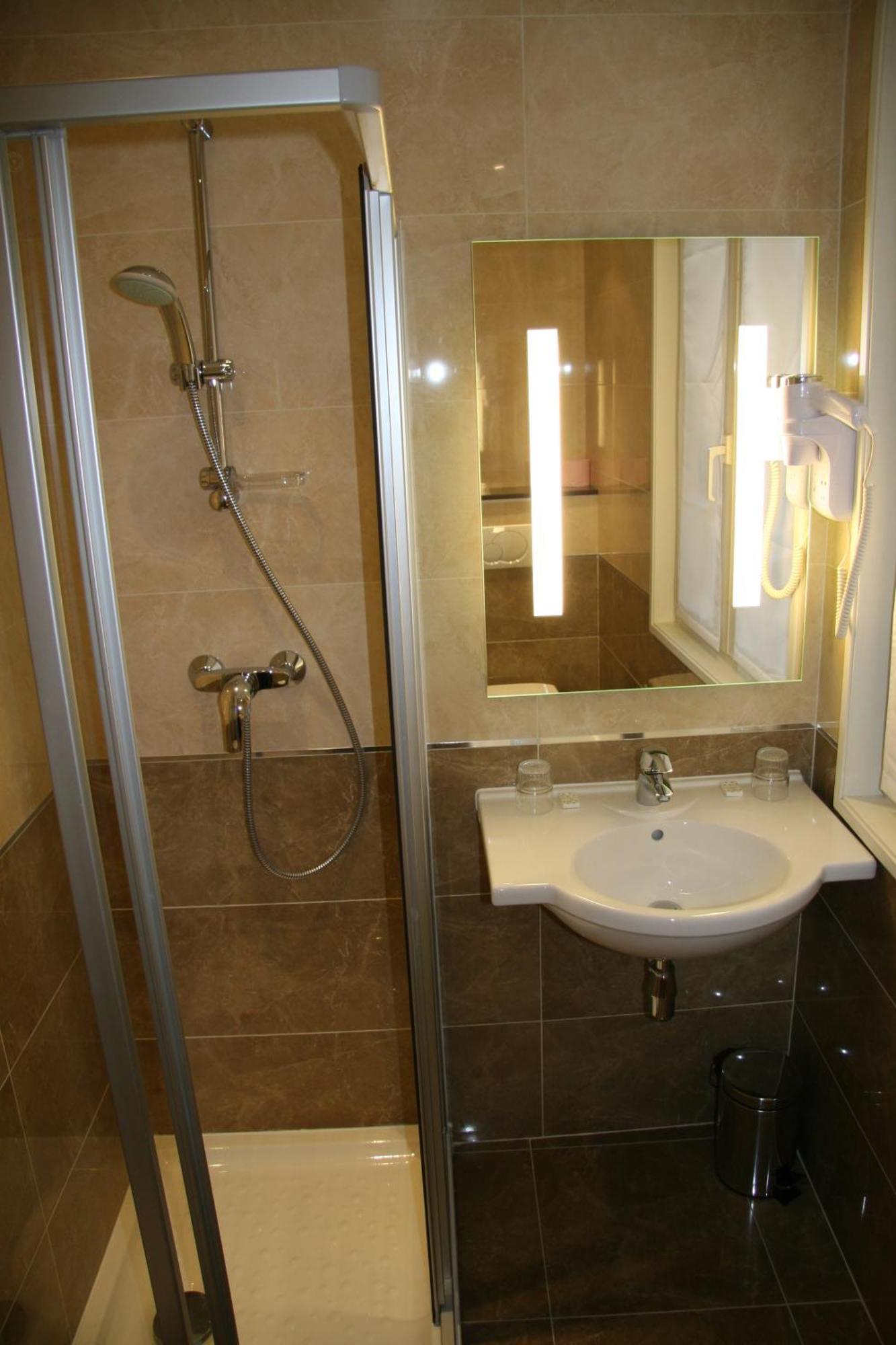 Hotel Bellevue Saint-Lazare Paris Bagian luar foto