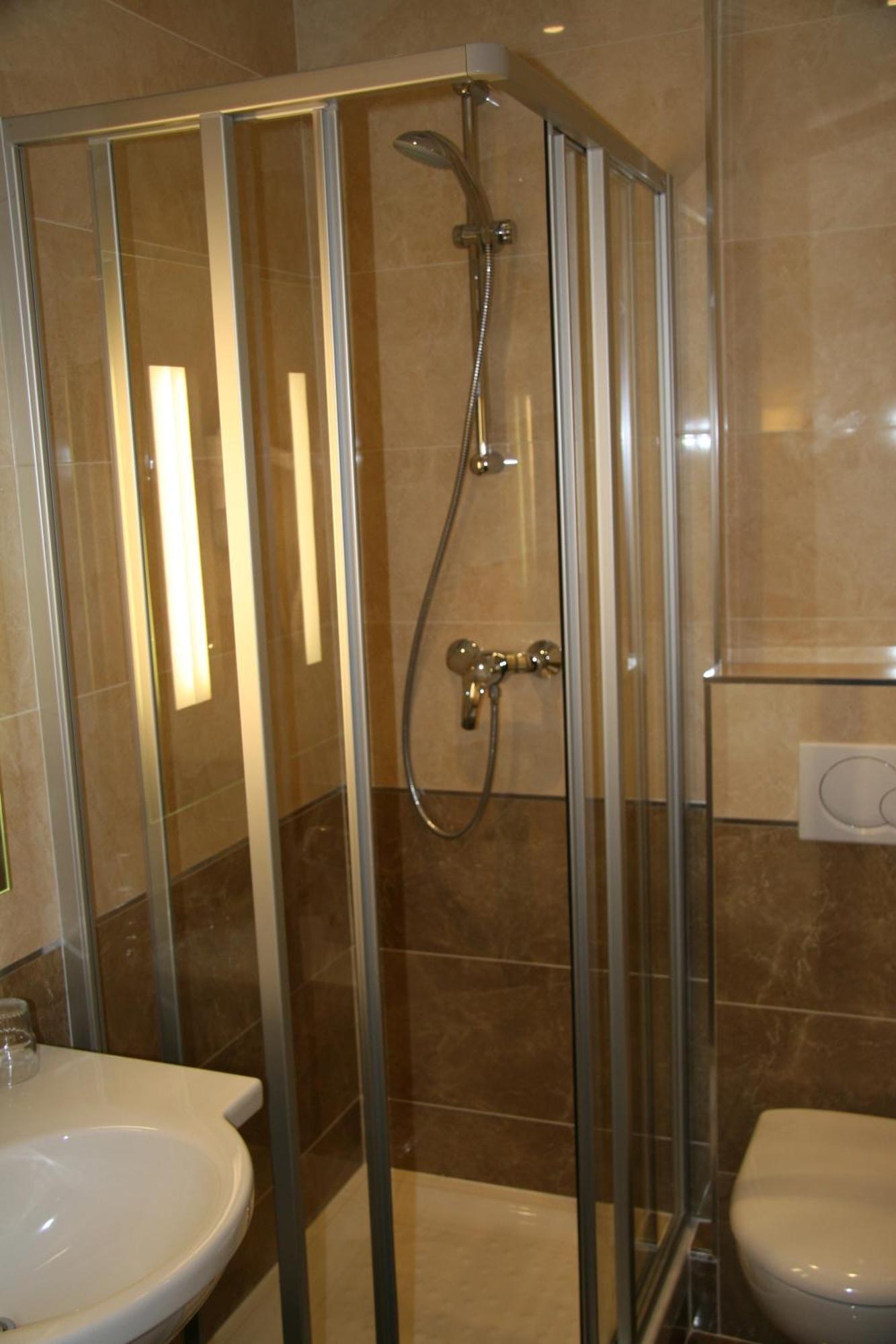 Hotel Bellevue Saint-Lazare Paris Bagian luar foto