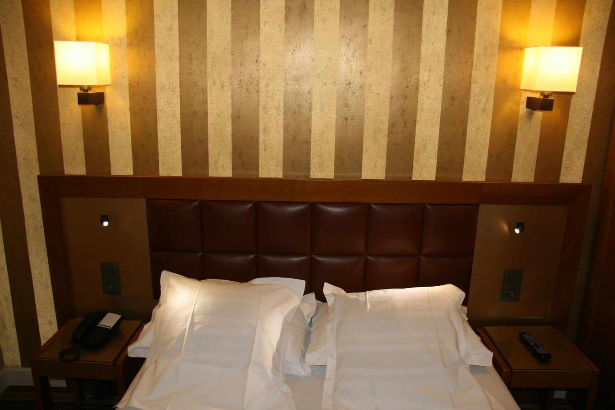 Hotel Bellevue Saint-Lazare Paris Bagian luar foto