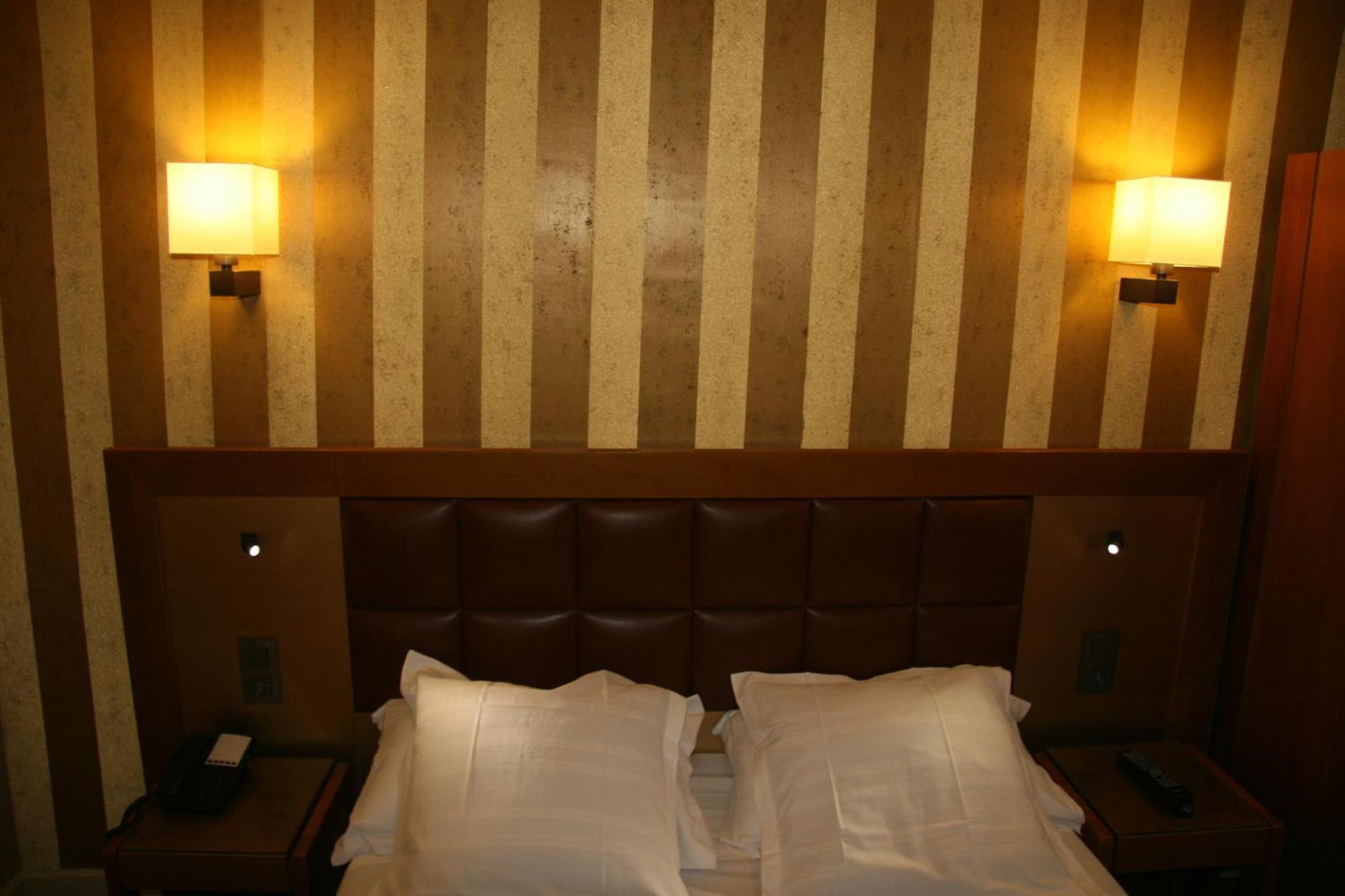 Hotel Bellevue Saint-Lazare Paris Bagian luar foto